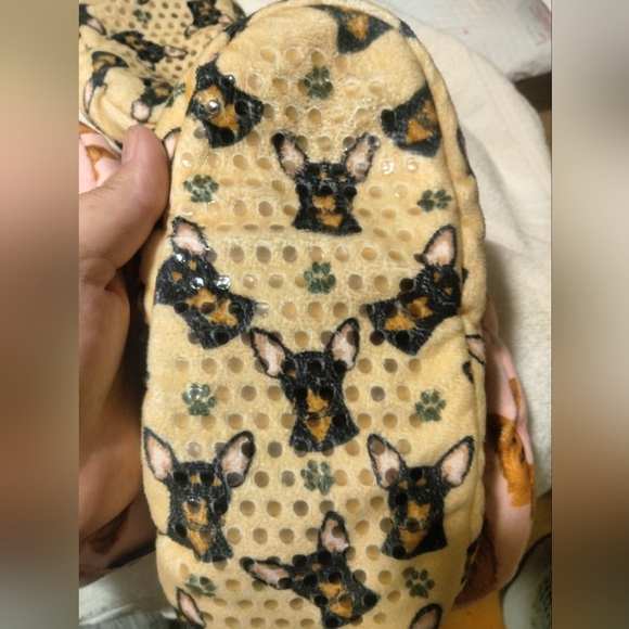 Comfies Slippers 2 pairs - Picture 11 of 12